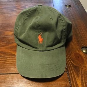 Men’s preloved faded polo hat! Great condition!